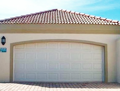 Szekcios Q1.jpg - QUADRA  kétállásos szekciós garázskapu. (alapszínben.)